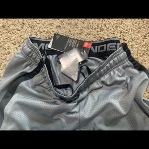 Under Armour short